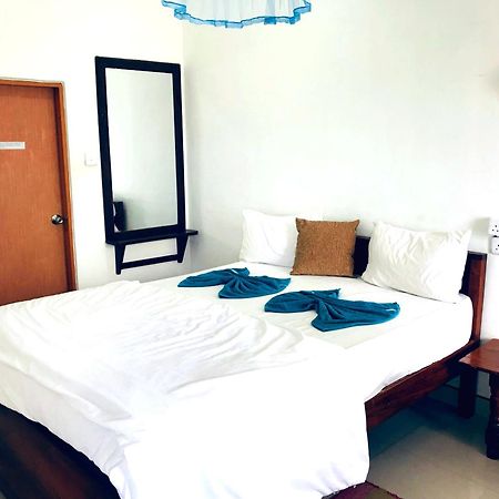 9 Arch View Rest Inn Ella Bagian luar foto