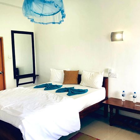 9 Arch View Rest Inn Ella Bagian luar foto