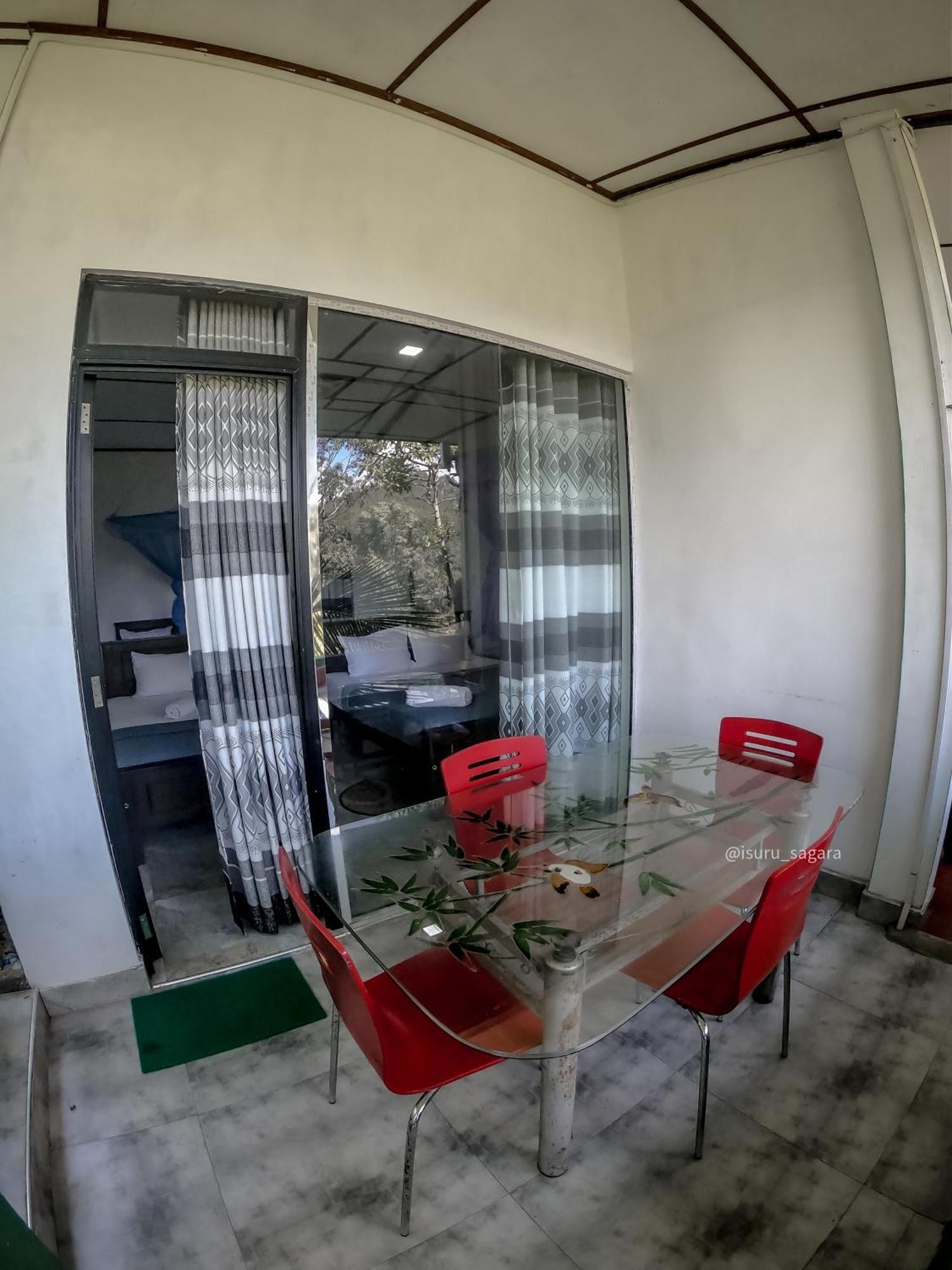 9 Arch View Rest Inn Ella Bagian luar foto