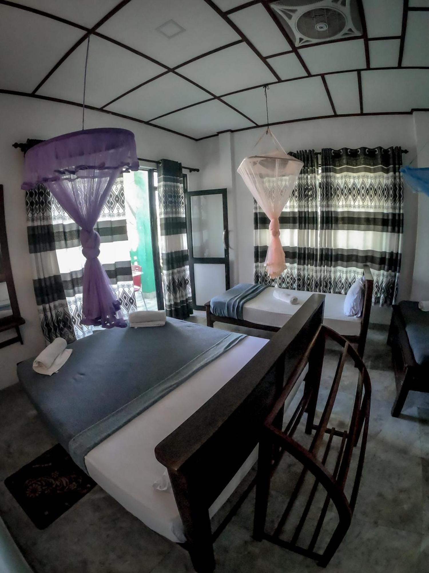 9 Arch View Rest Inn Ella Bagian luar foto
