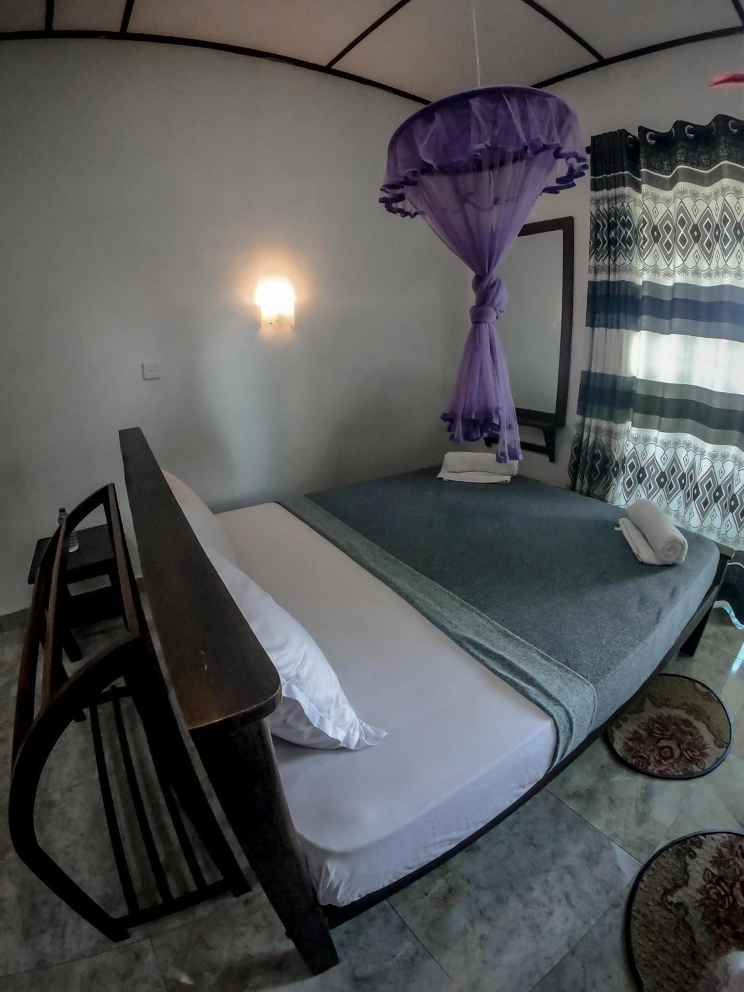 9 Arch View Rest Inn Ella Bagian luar foto