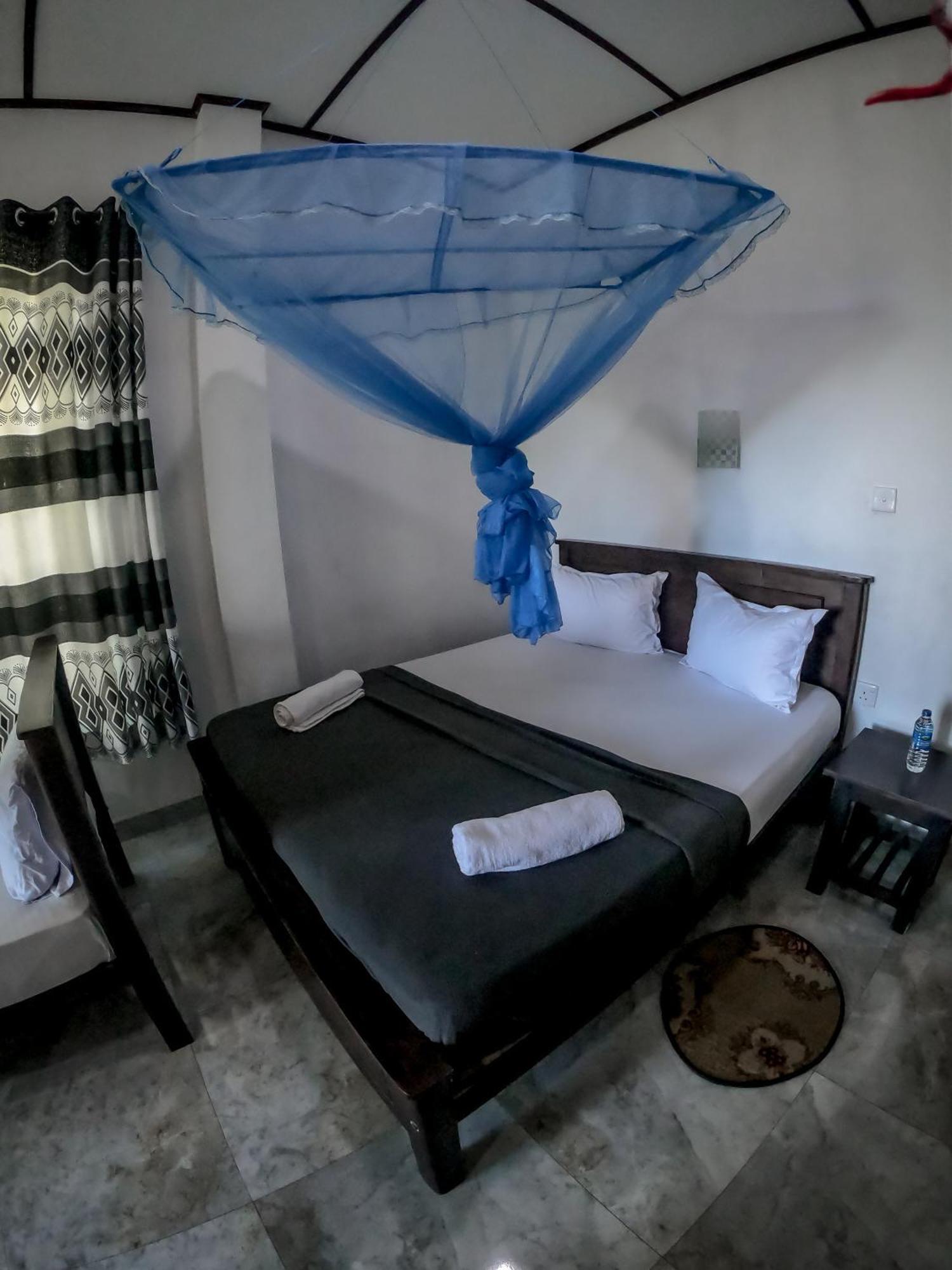 9 Arch View Rest Inn Ella Bagian luar foto