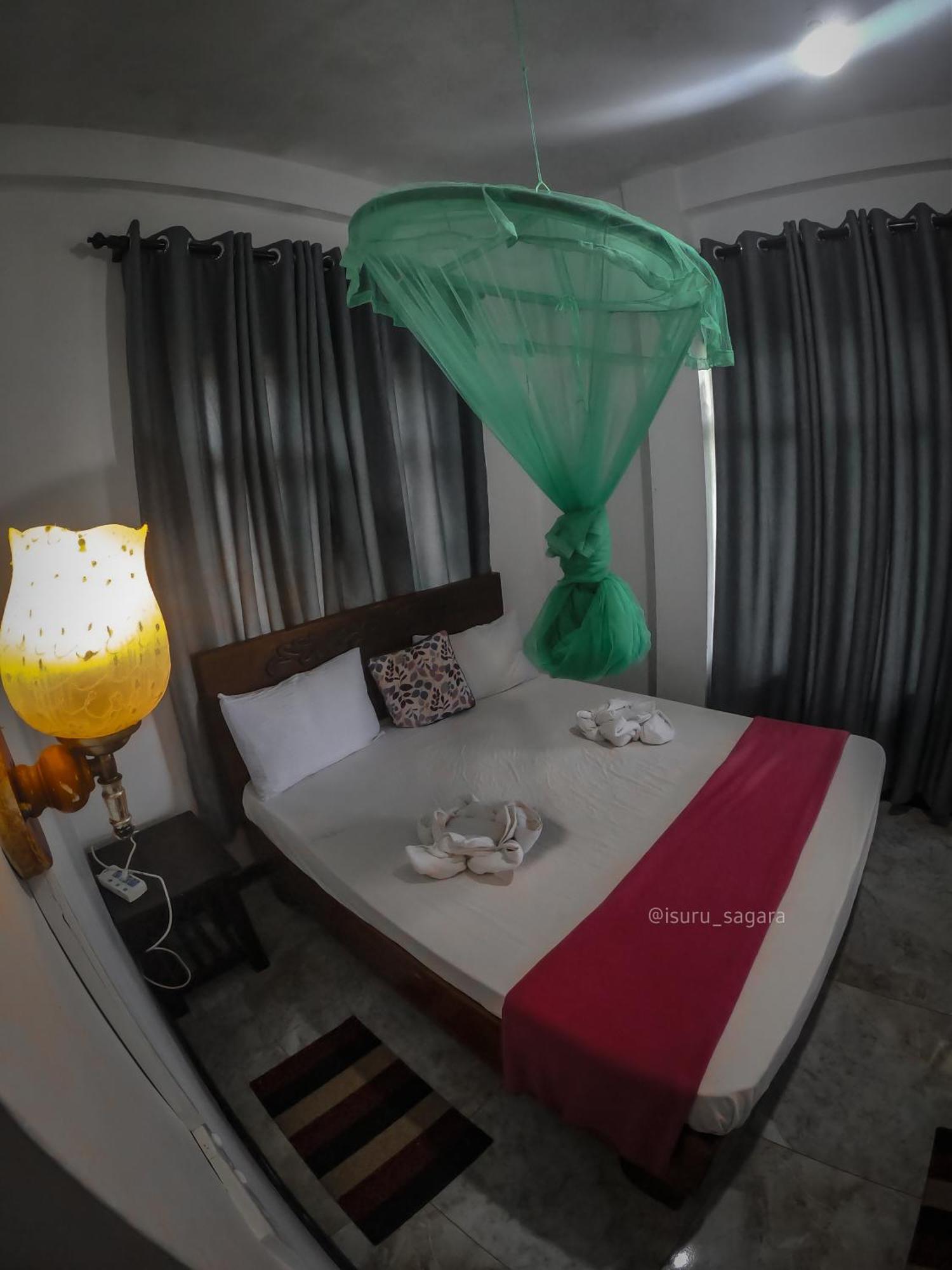 9 Arch View Rest Inn Ella Bagian luar foto