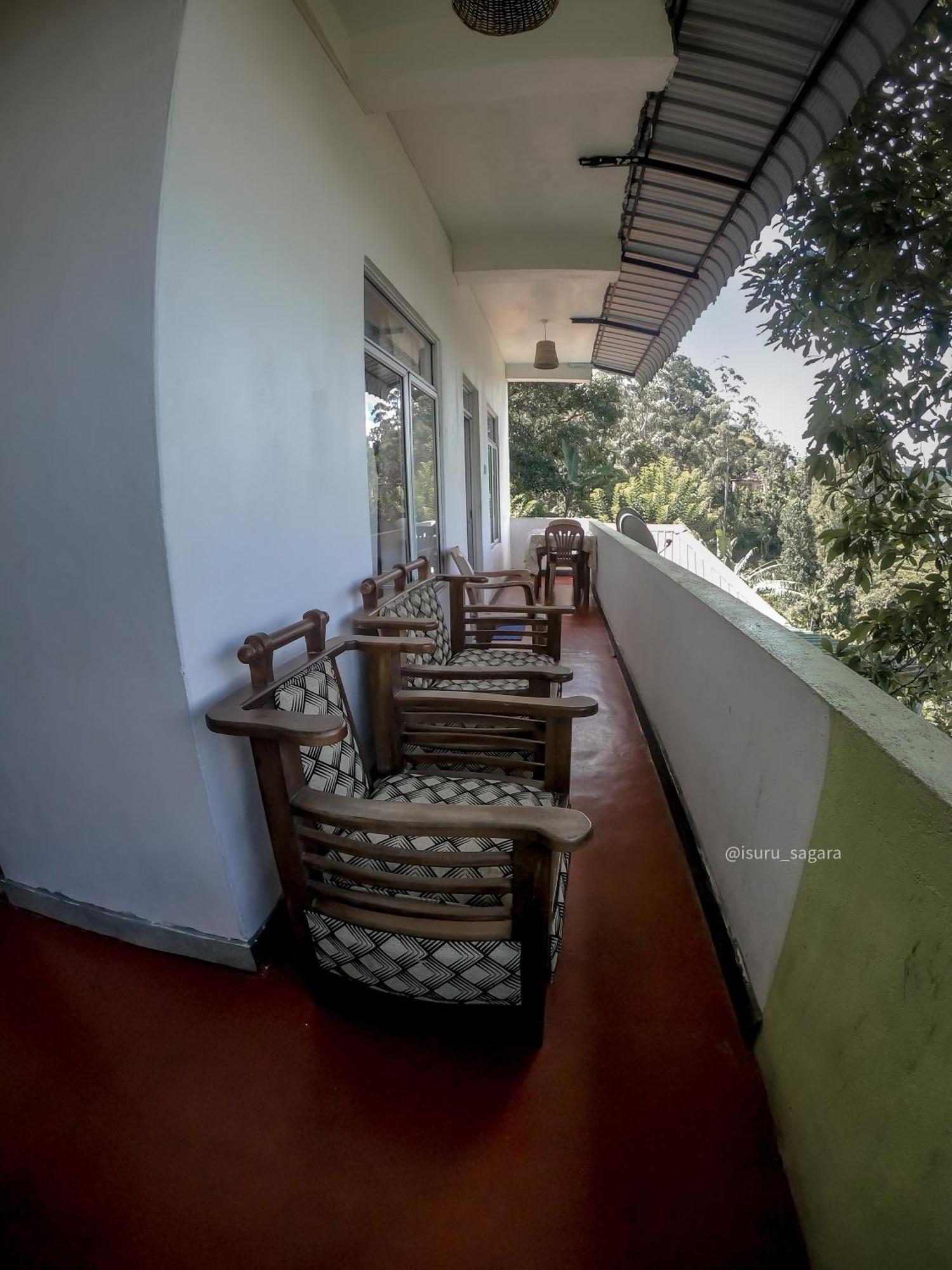 9 Arch View Rest Inn Ella Bagian luar foto