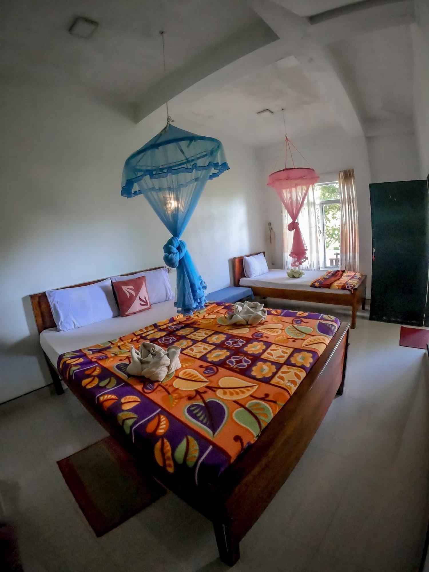 9 Arch View Rest Inn Ella Bagian luar foto