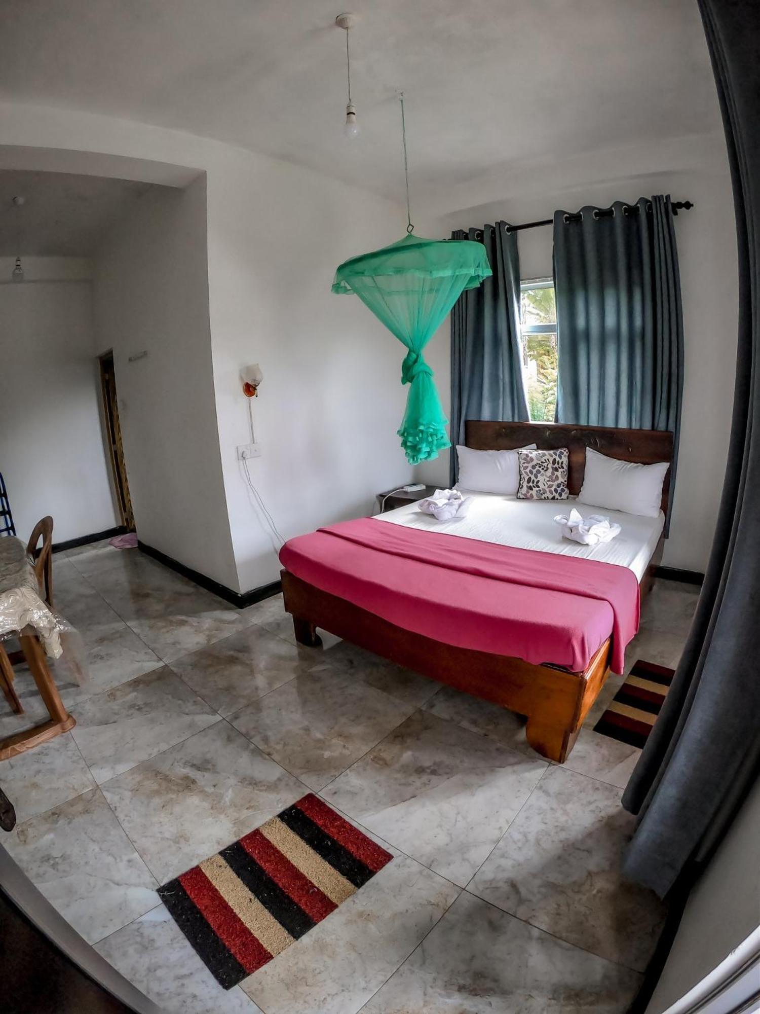 9 Arch View Rest Inn Ella Bagian luar foto