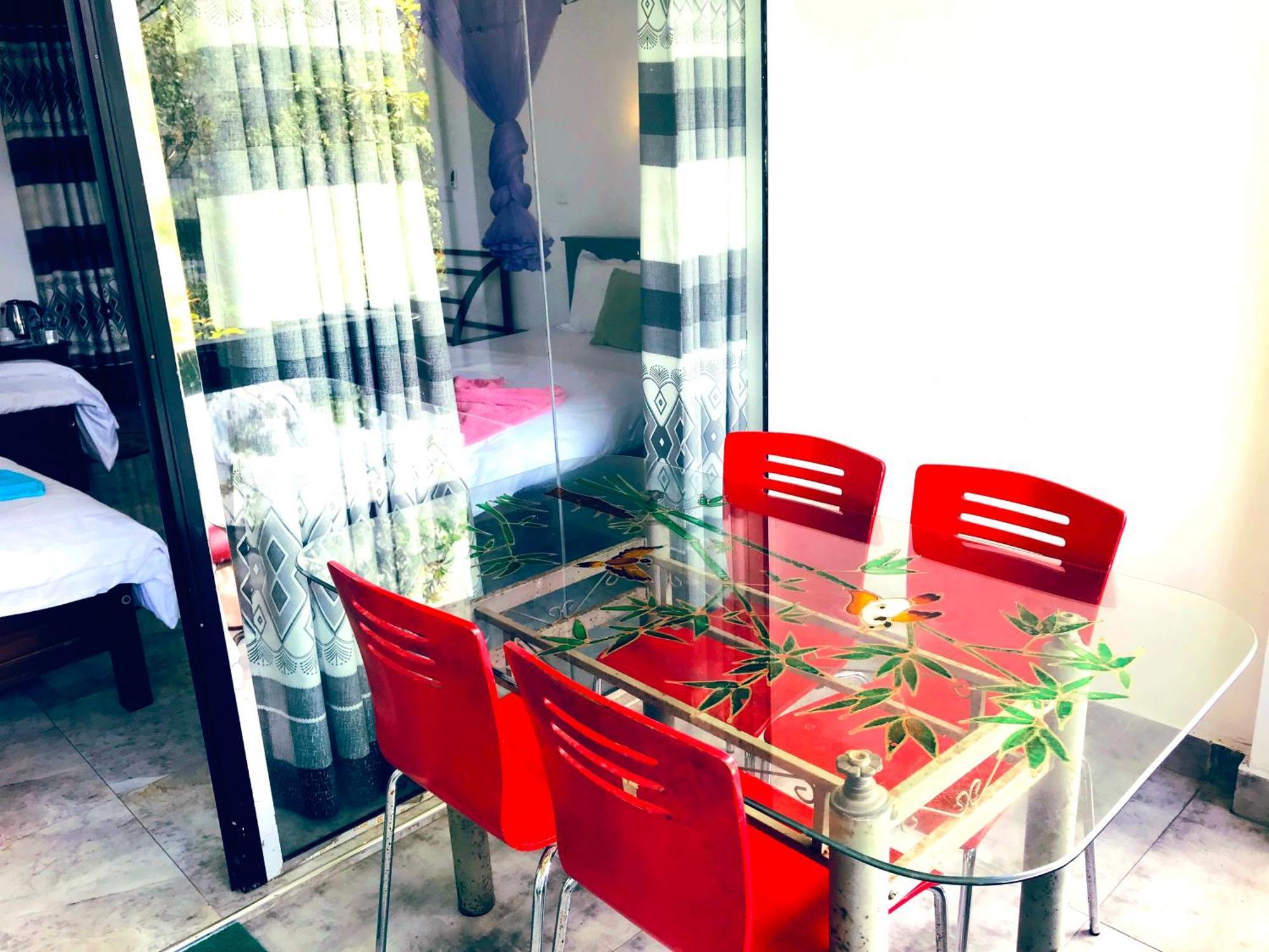 9 Arch View Rest Inn Ella Bagian luar foto