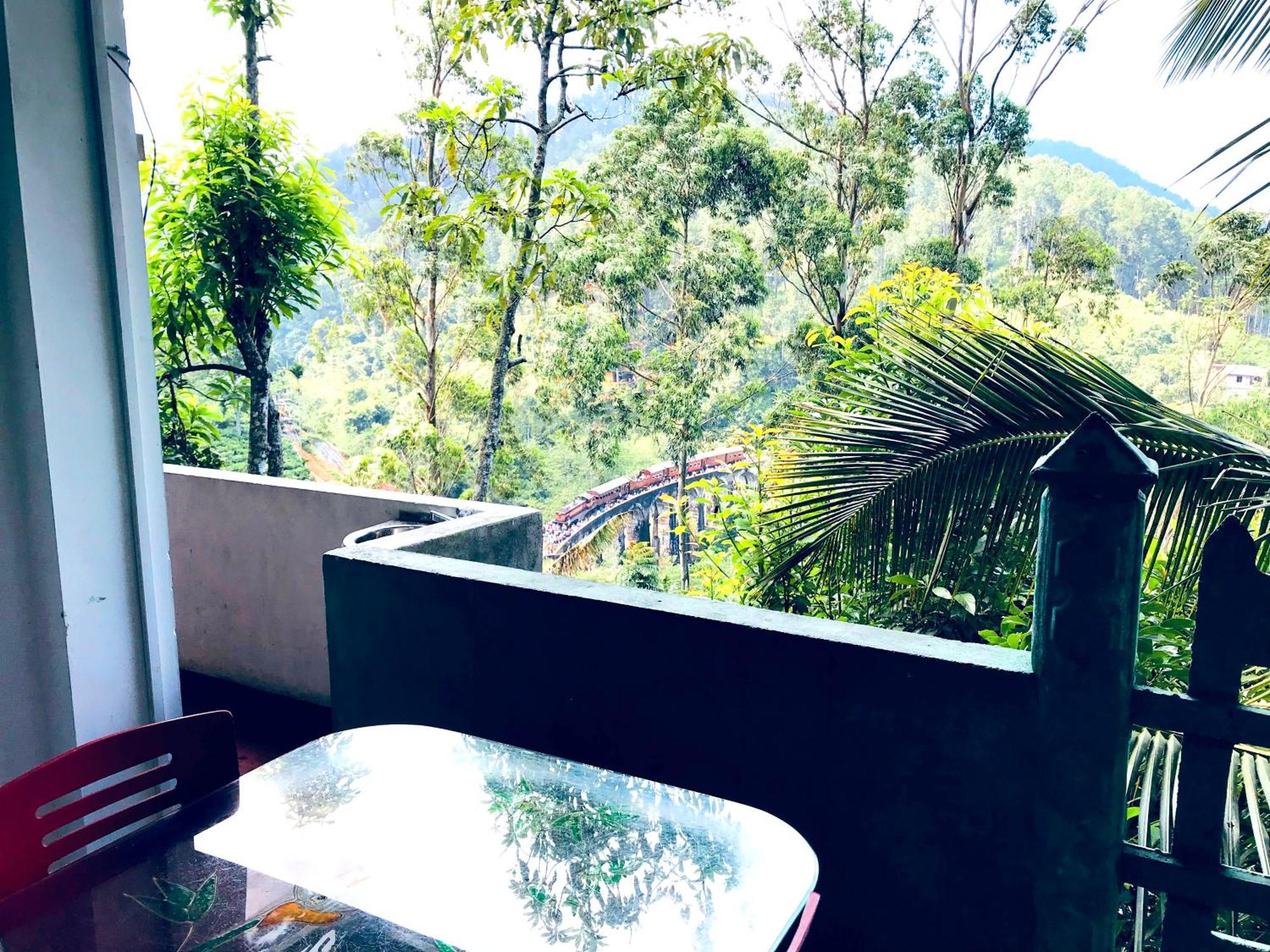 9 Arch View Rest Inn Ella Bagian luar foto