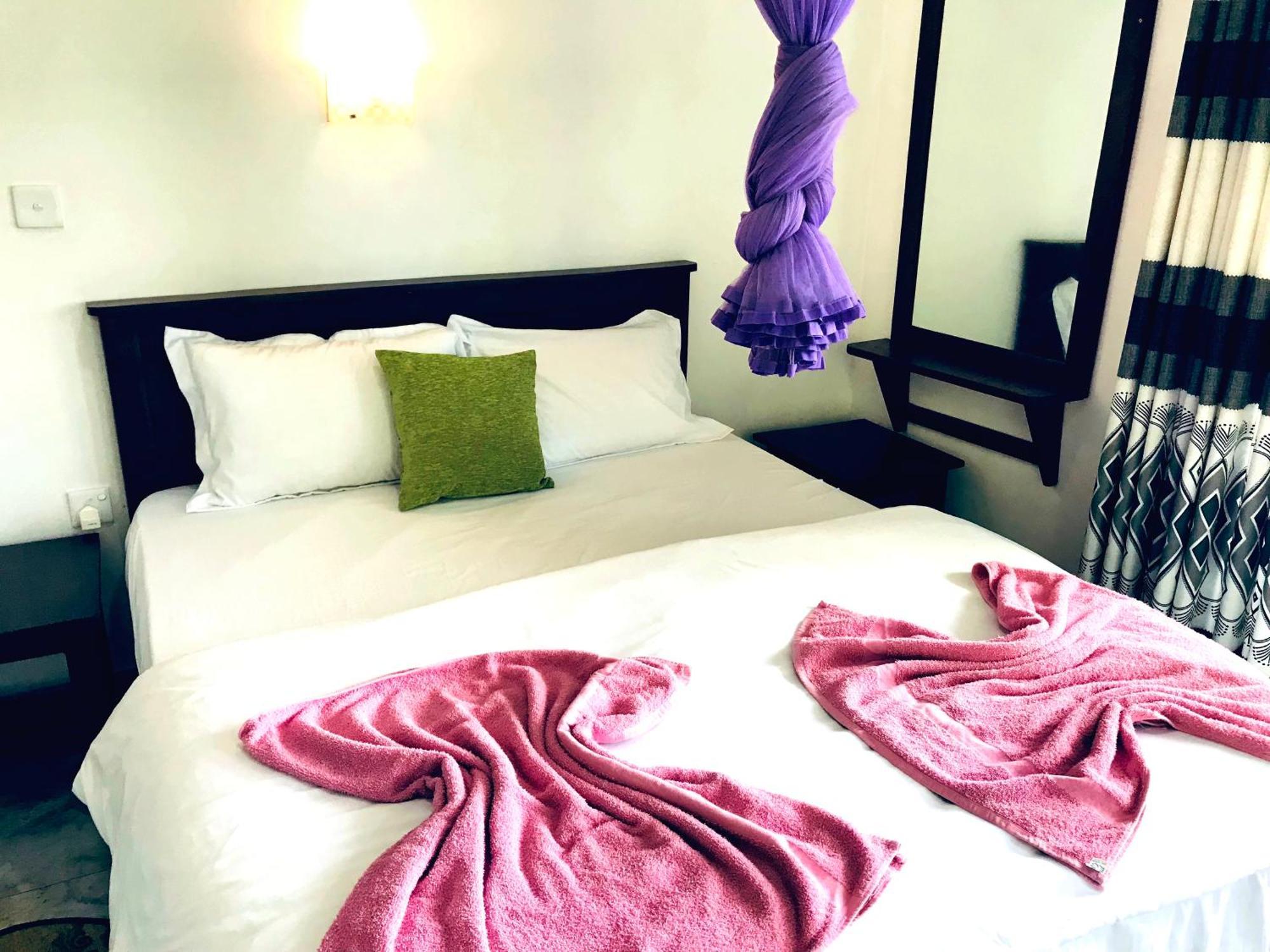 9 Arch View Rest Inn Ella Bagian luar foto