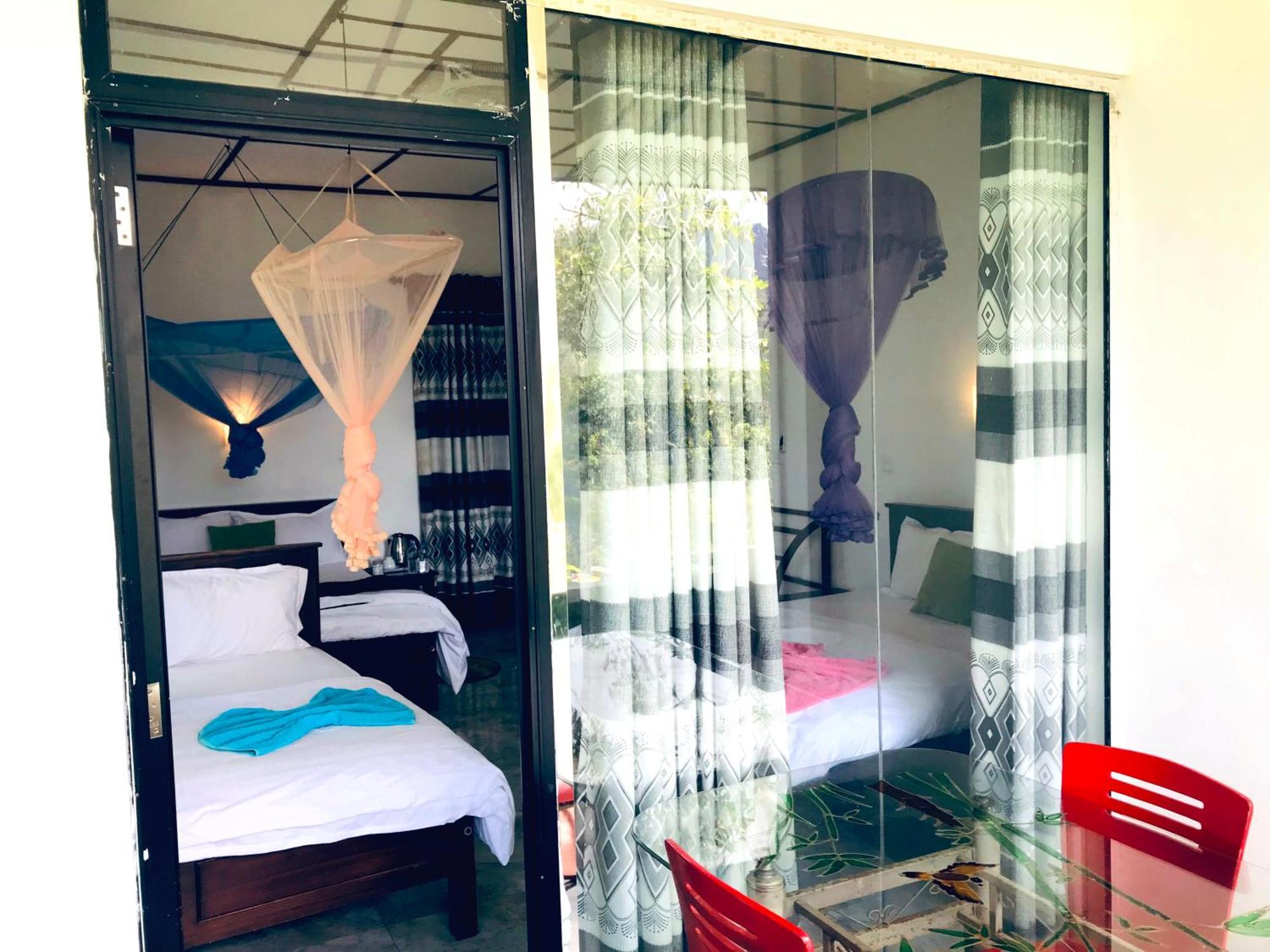 9 Arch View Rest Inn Ella Bagian luar foto