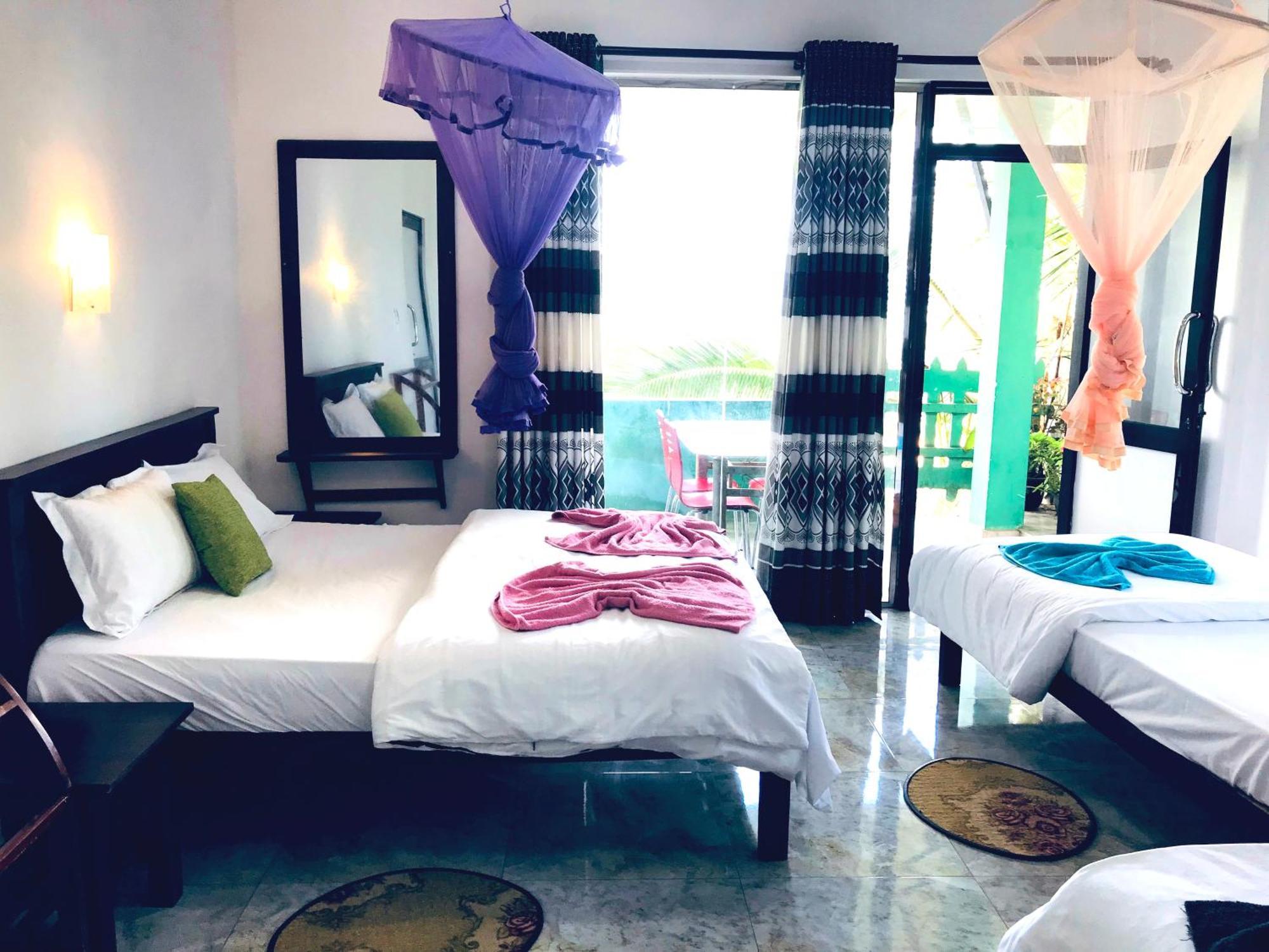 9 Arch View Rest Inn Ella Bagian luar foto