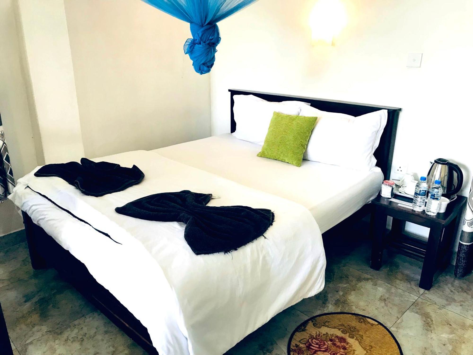 9 Arch View Rest Inn Ella Bagian luar foto